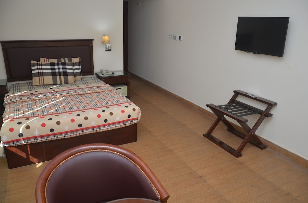 La Rose Hotel 44/54