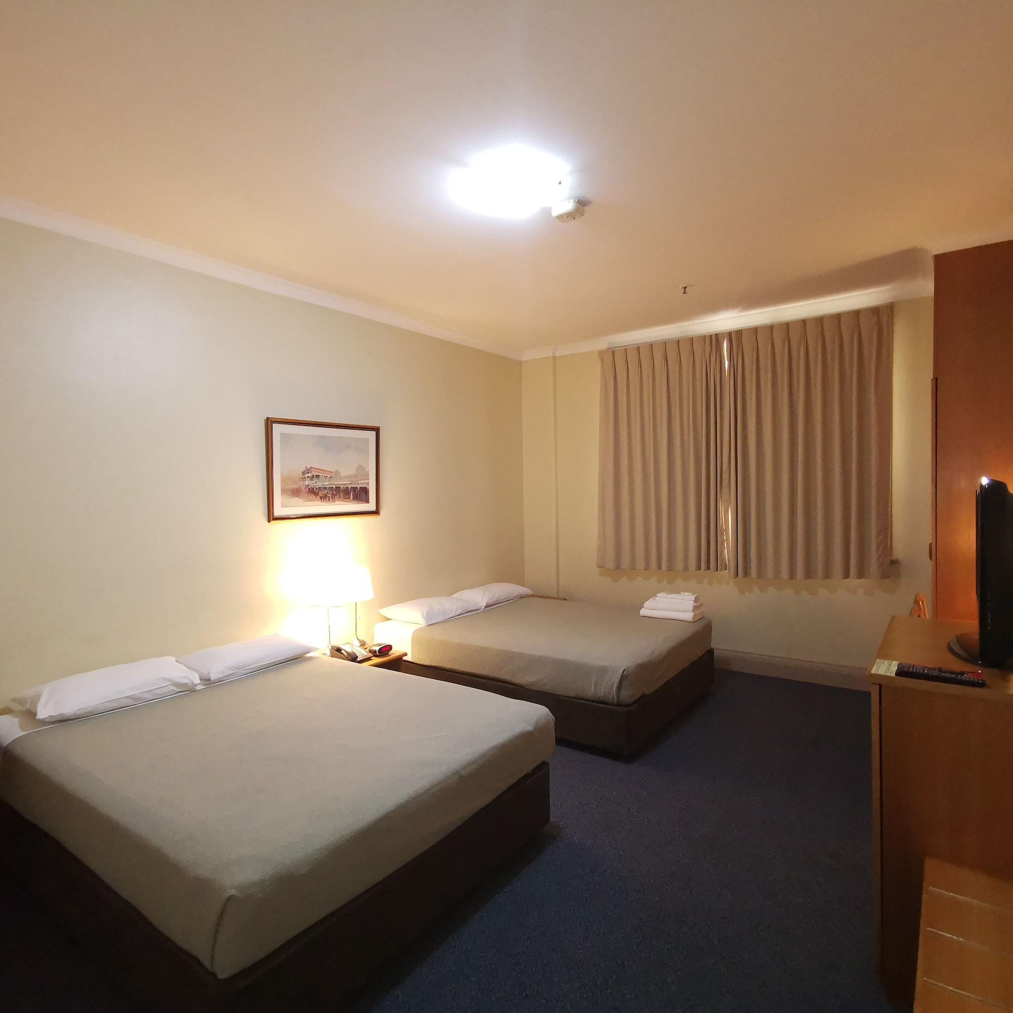 ROOM, QUADRUPLE