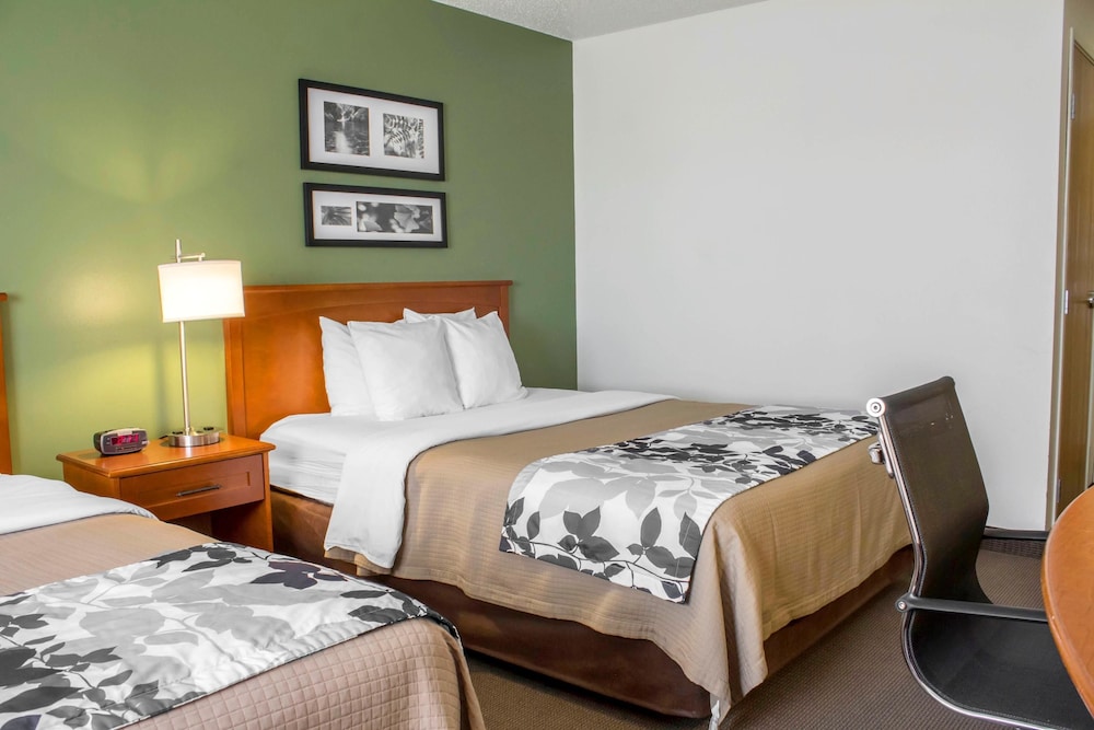 Sleep Inn & Suites Charles City 7/54