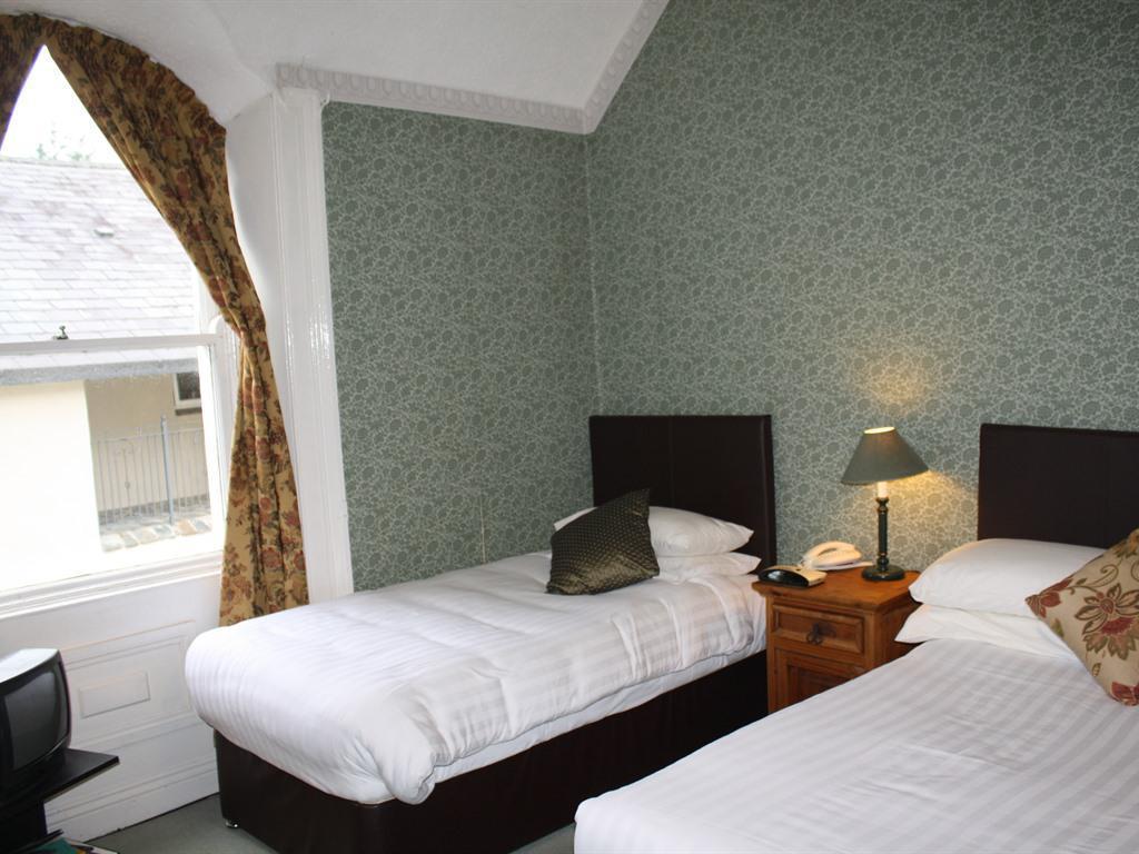 Economy, Twin Beds, Bathtub, Main Building