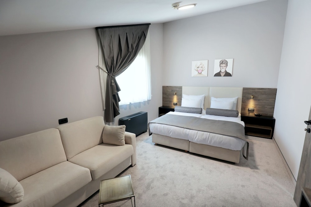 Hotel Milenij 23/38