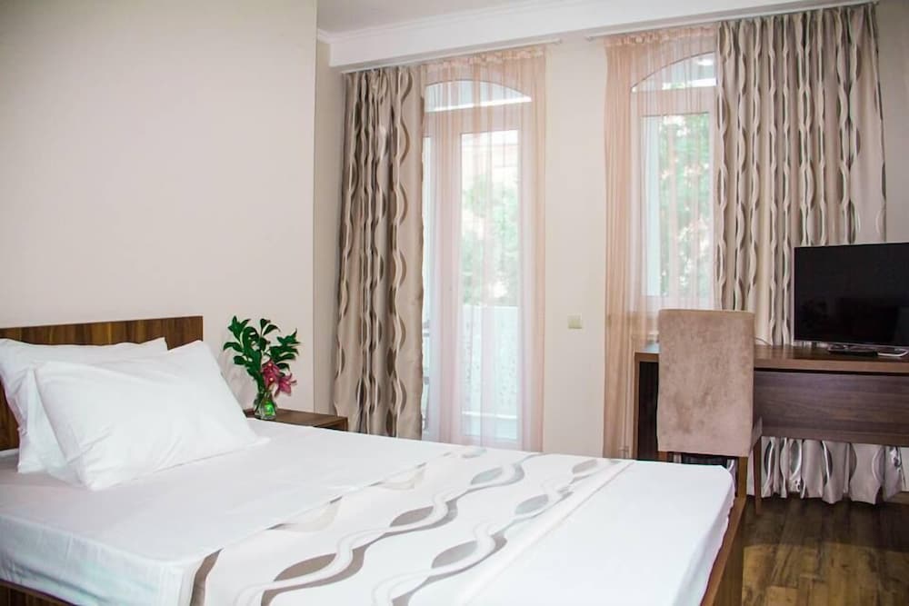 DELUXE, DOUBLE BED, BALCONY