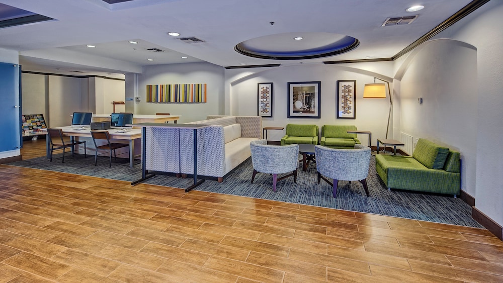 Holiday Inn Express & Suites Corsicana I-45 40/68
