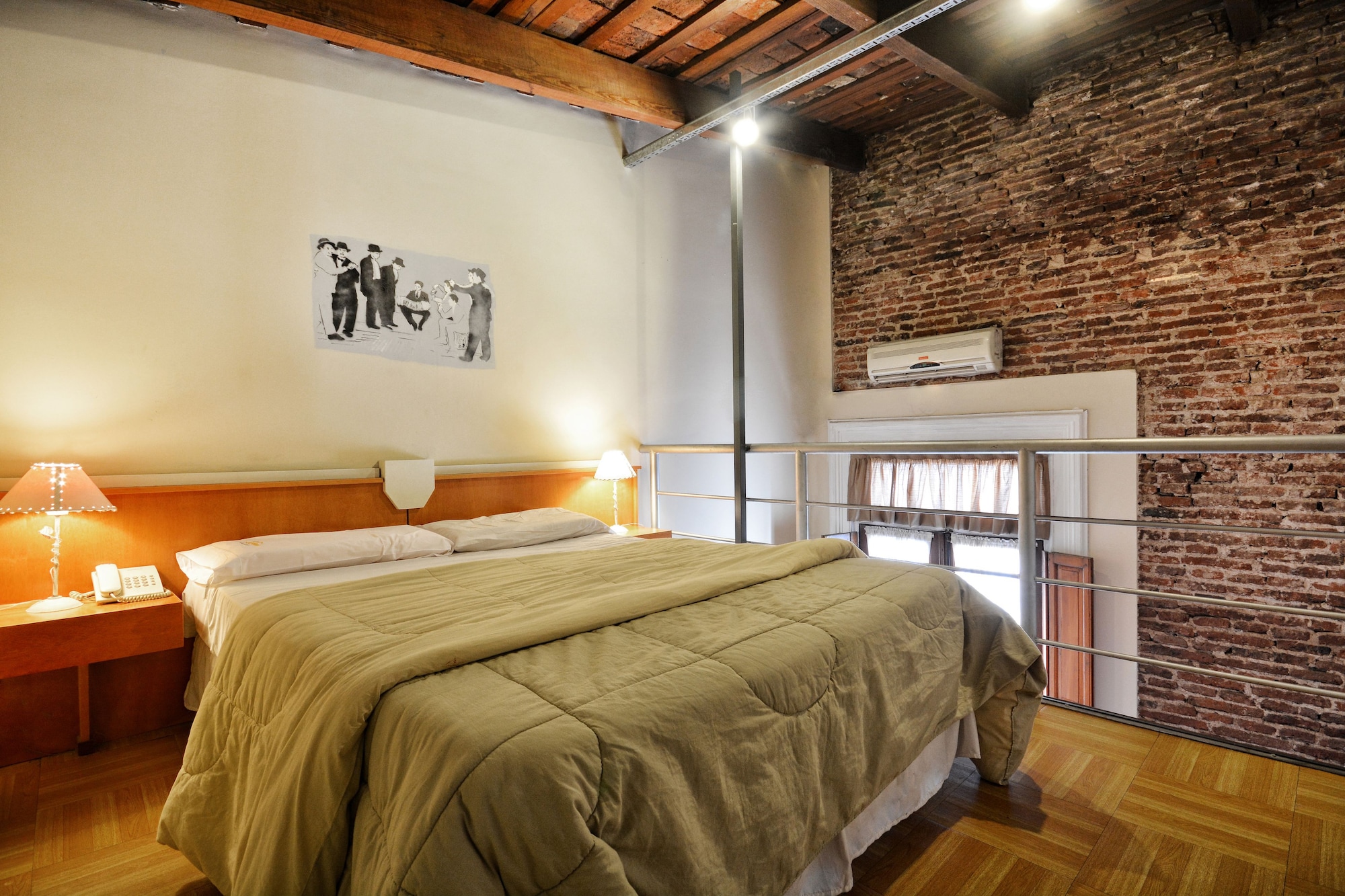 ROOM, DOUBLE BED