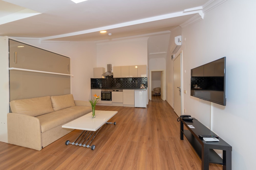 Joy Suites Hotel 36/69