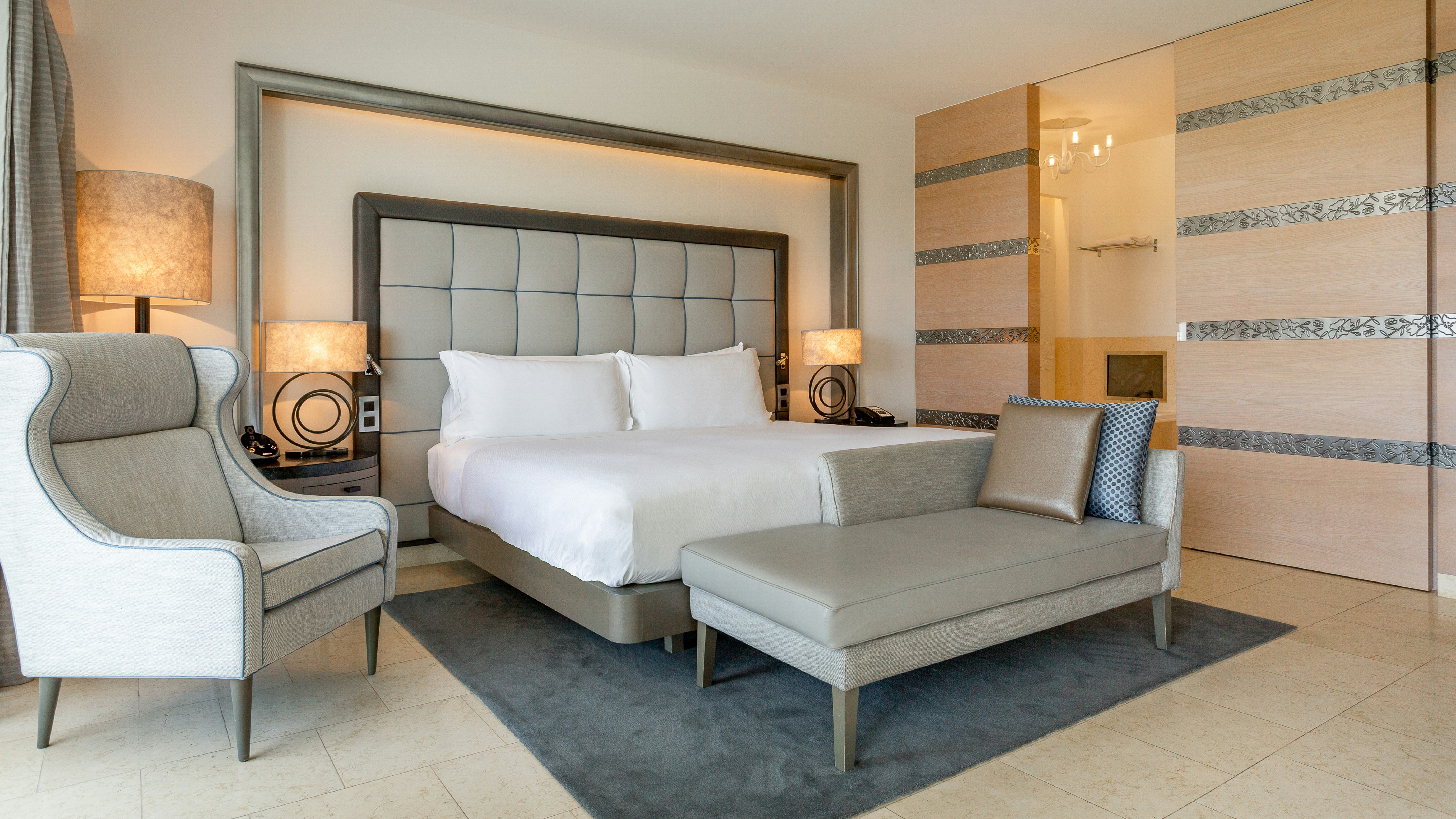 Grand, Deluxe, King Bed, Pool View