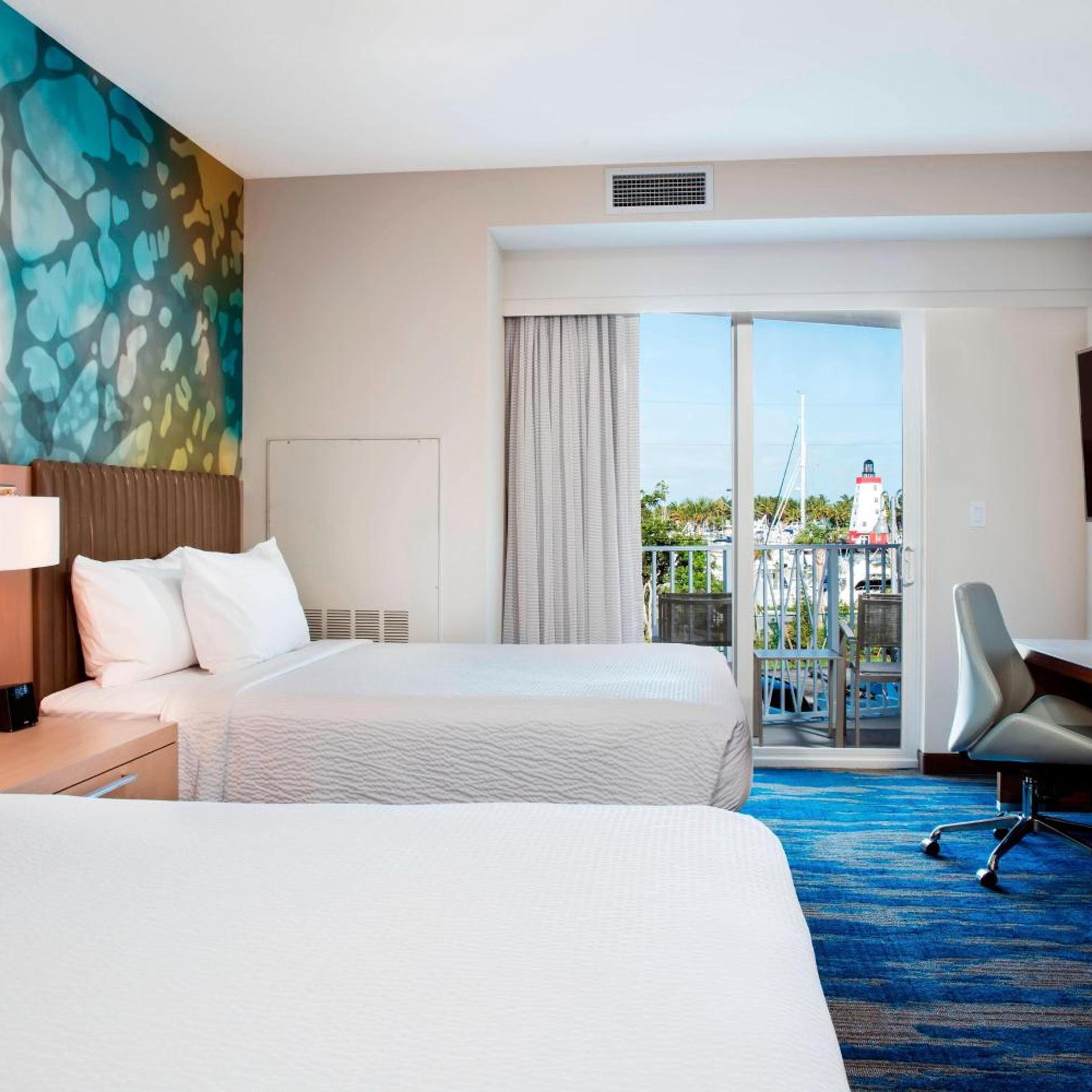 1 Bedroom, Suite, 2 Queen Beds, Partial Bay View, Sofa