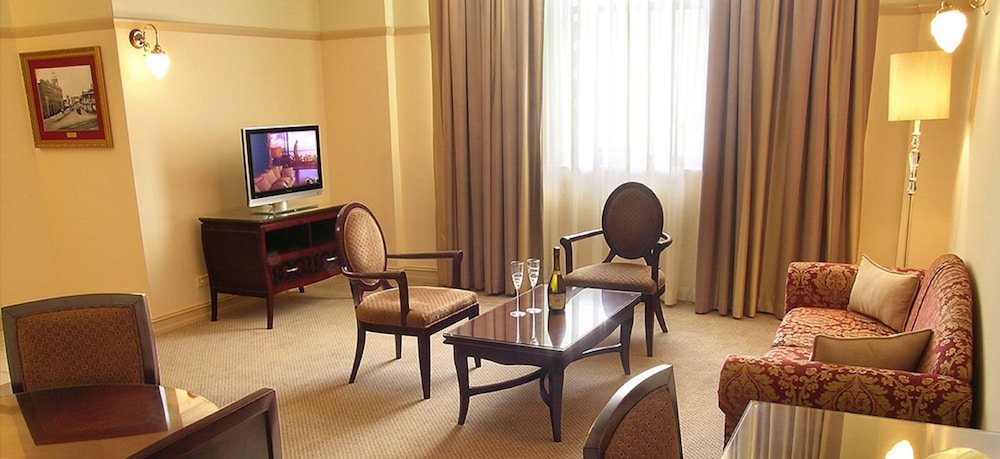 Royal Albert Hotel 53/75