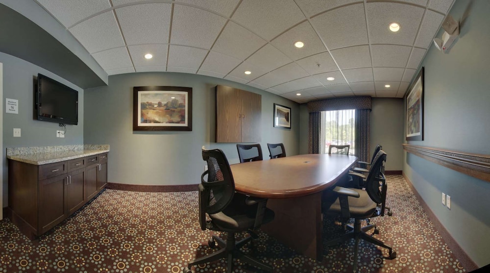 Hampton Inn Suites Grafton 41/46