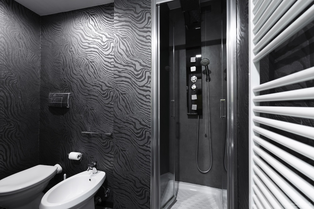 Deco Hotel 15/18