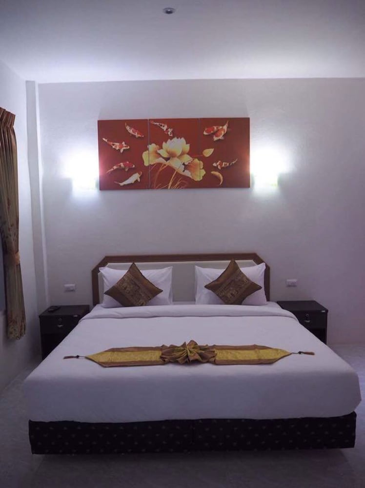 At Night Airport Resort 27/46