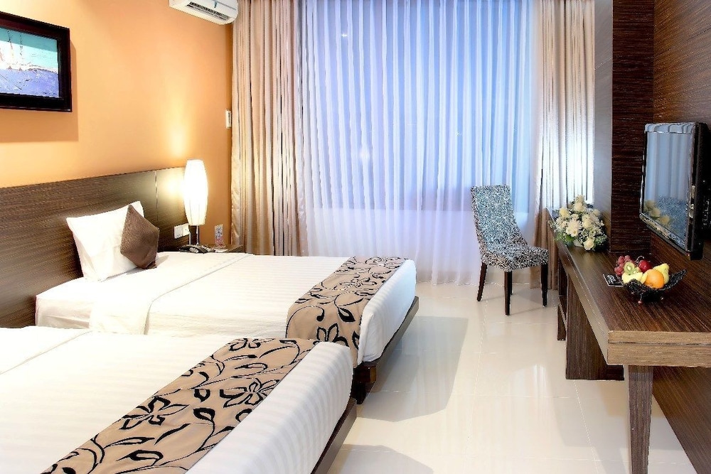 Grand Pacific Hotel 10/28