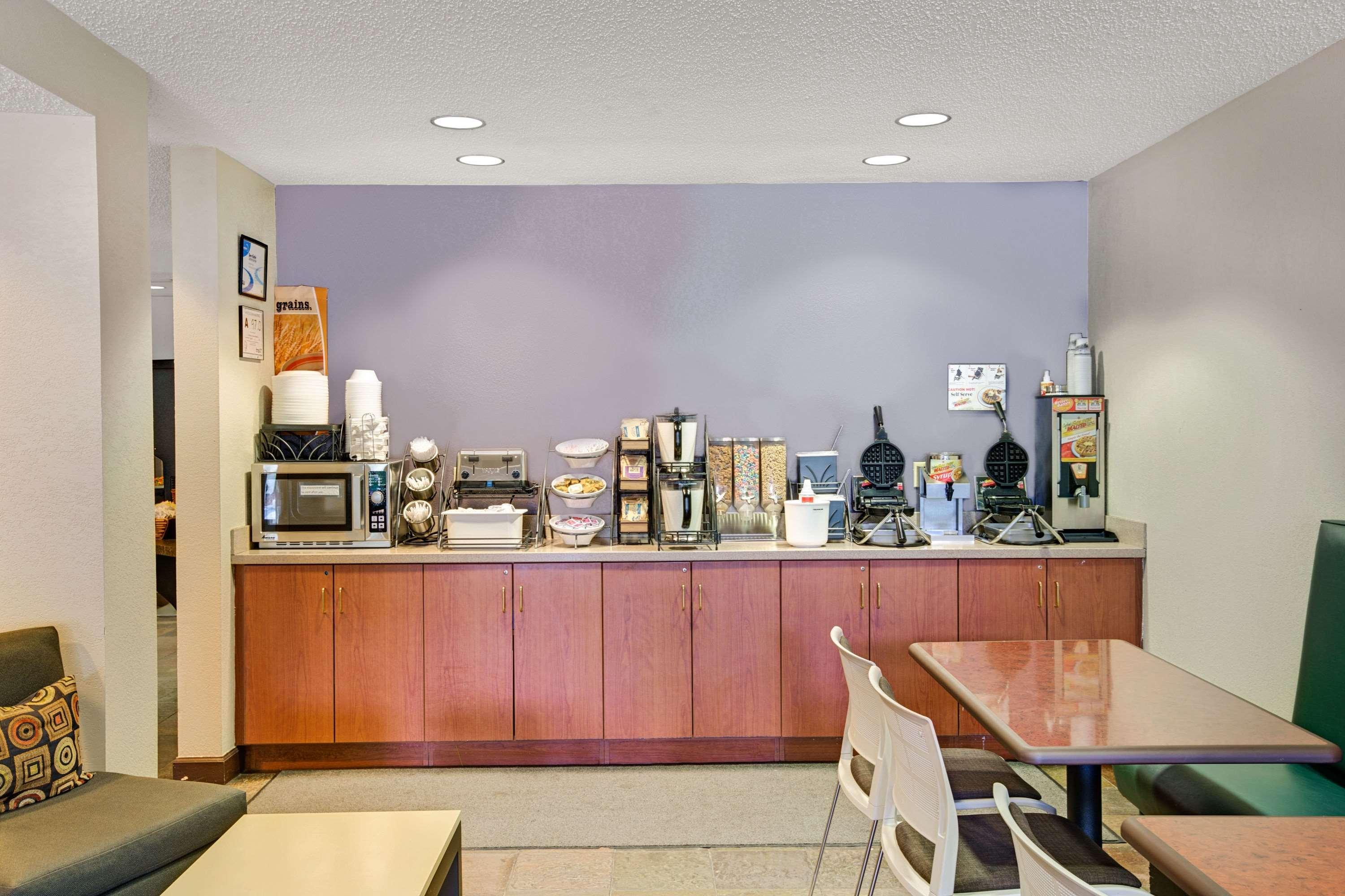 Microtel Inn & Suites by Wyndham Cherokee 19/26