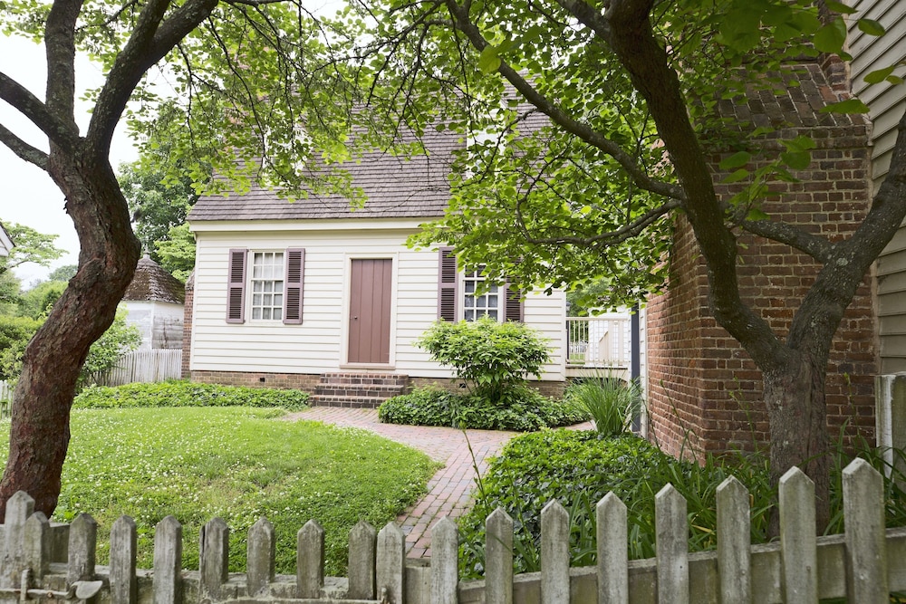 The Colonial Houses - A Colonial Williamsburg Hotel 59/66