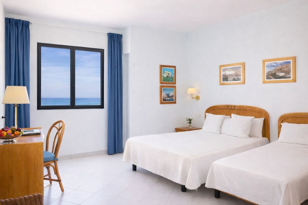 ROOM, TRIPLE, SEA VIEW, BALCONY