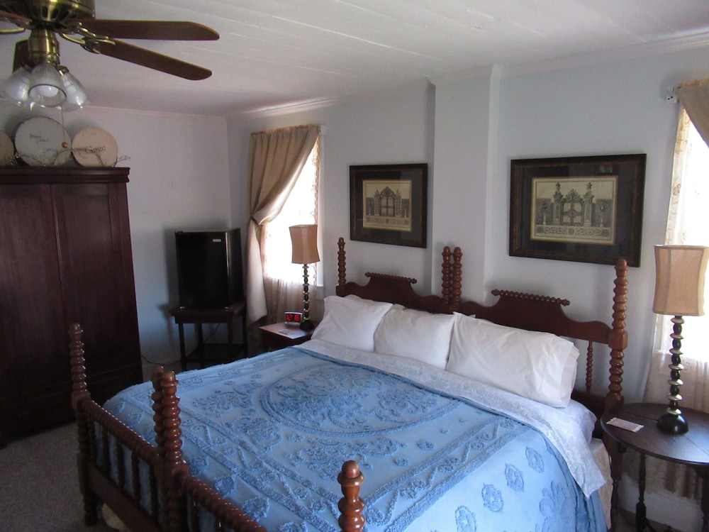 Carrier Houses Bed and Breakfast 17/60