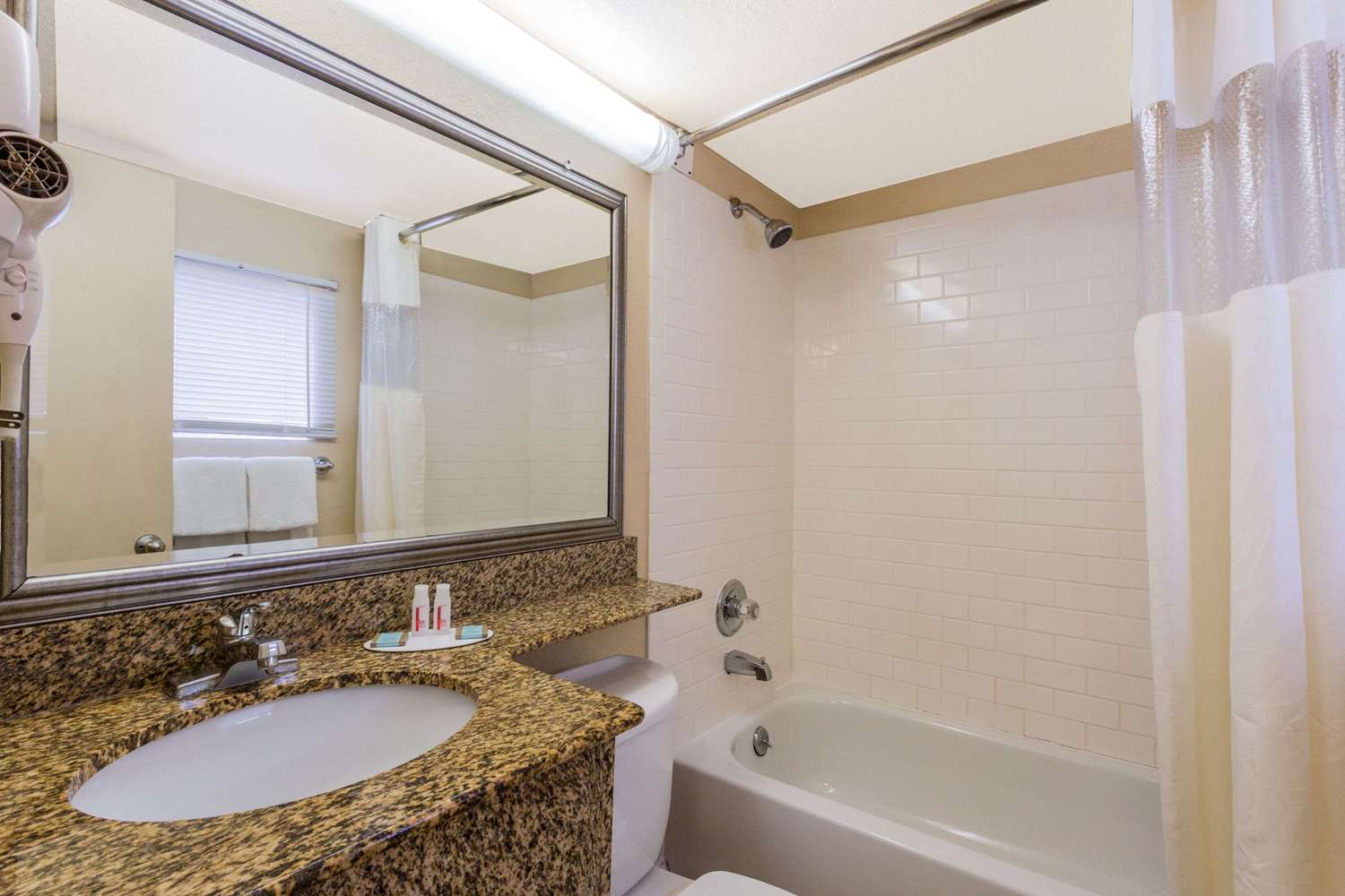 Travelodge By Wyndham Virginia Beach 7/10