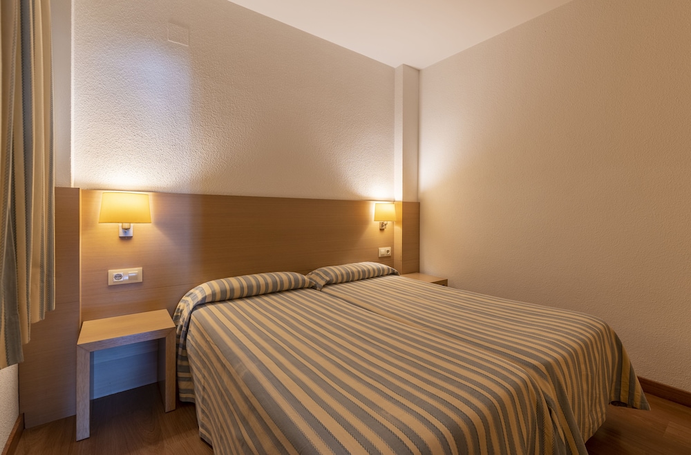 1 BEDROOM, APARTMENT, TWIN BEDS, SOFA