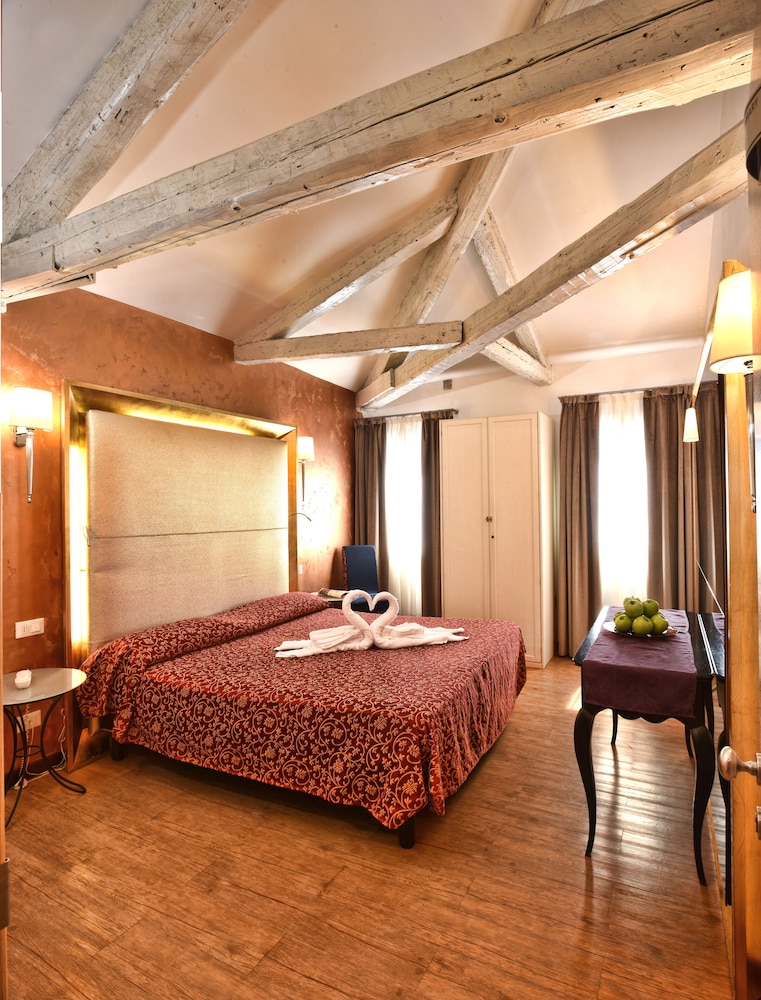 1 BEDROOM, DELUXE, QUADRUPLE