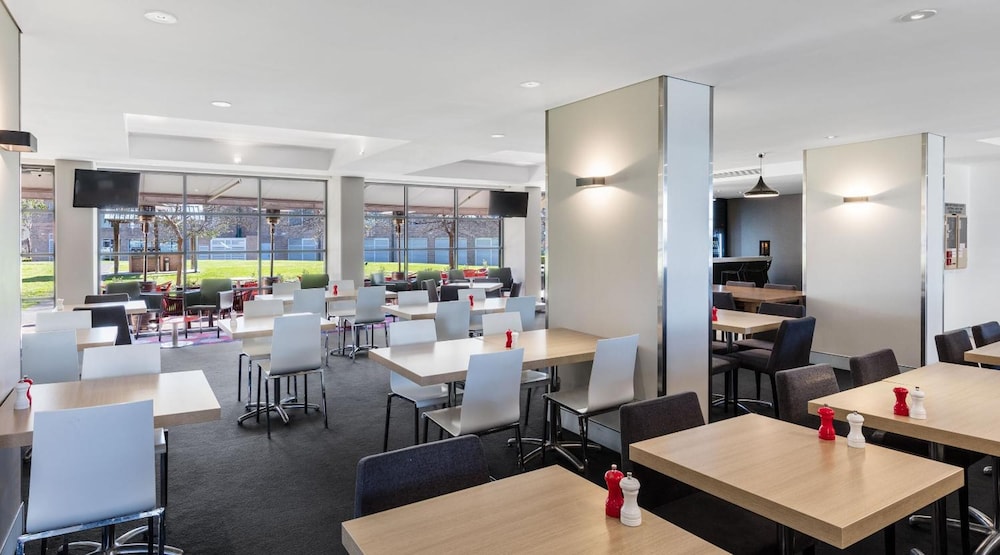 Mercure Sydney Macquarie Park 54/64