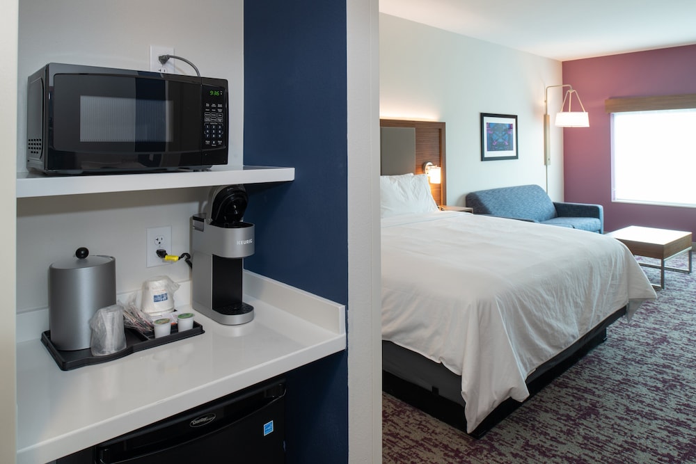 Holiday Inn Express and Suites Little Rock Downtown 18/47