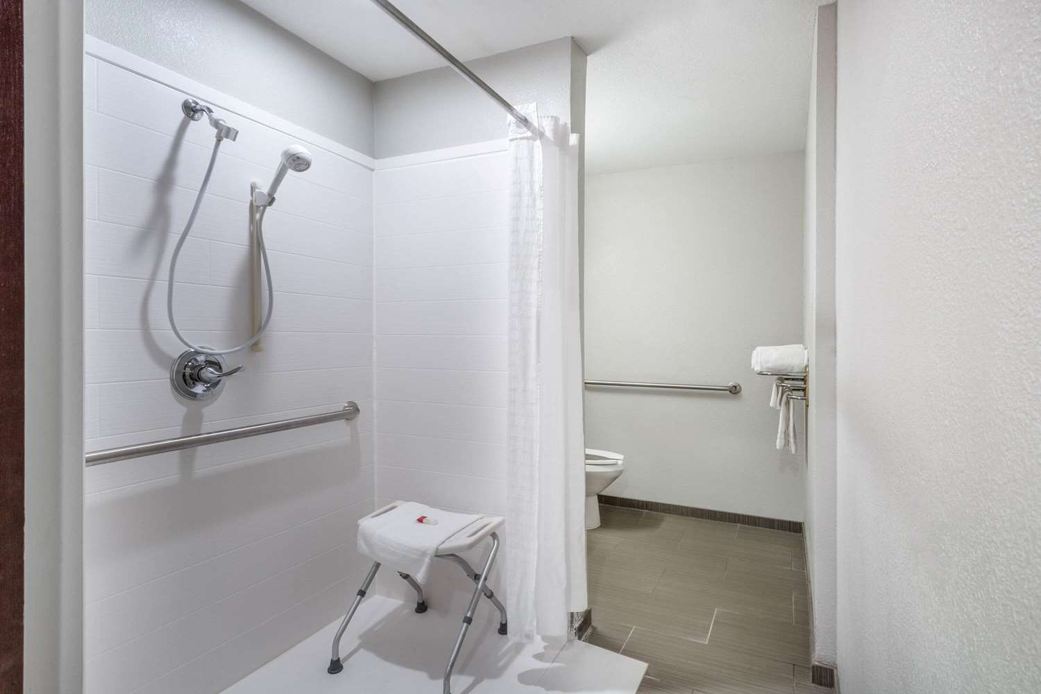 Microtel Inn And Suites Burlington 10/11