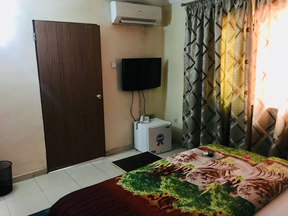 Hymax Grace Hotel And Suites 23/29