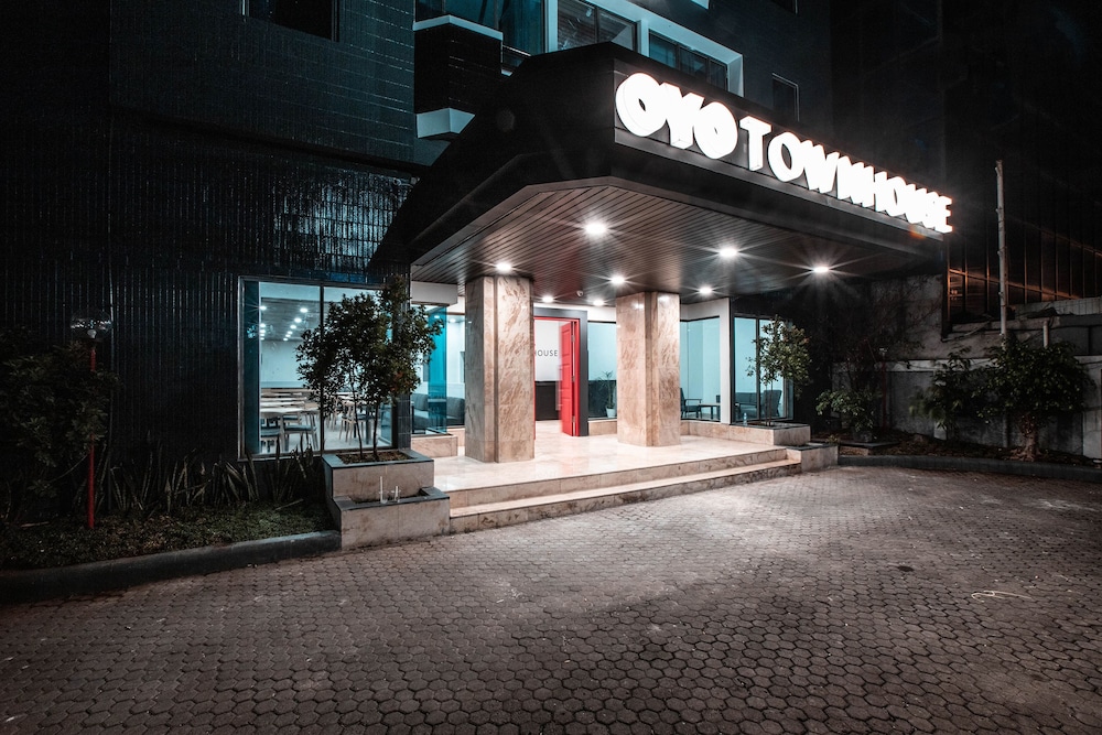 Super OYO Townhouse 1 Hotel Salemba 4/38