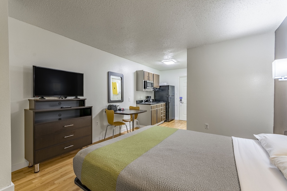 Suburban Studios Dallas Northwest Walnut Hill 11/49