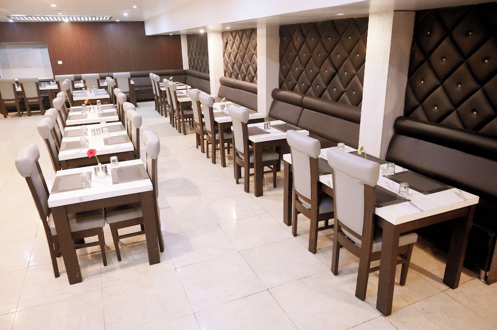 Hotel Vaibhav Inn 40/50