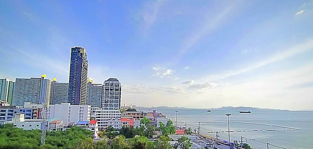 Royal Thai Pavilion Jomtien Boutique Resort 74/78