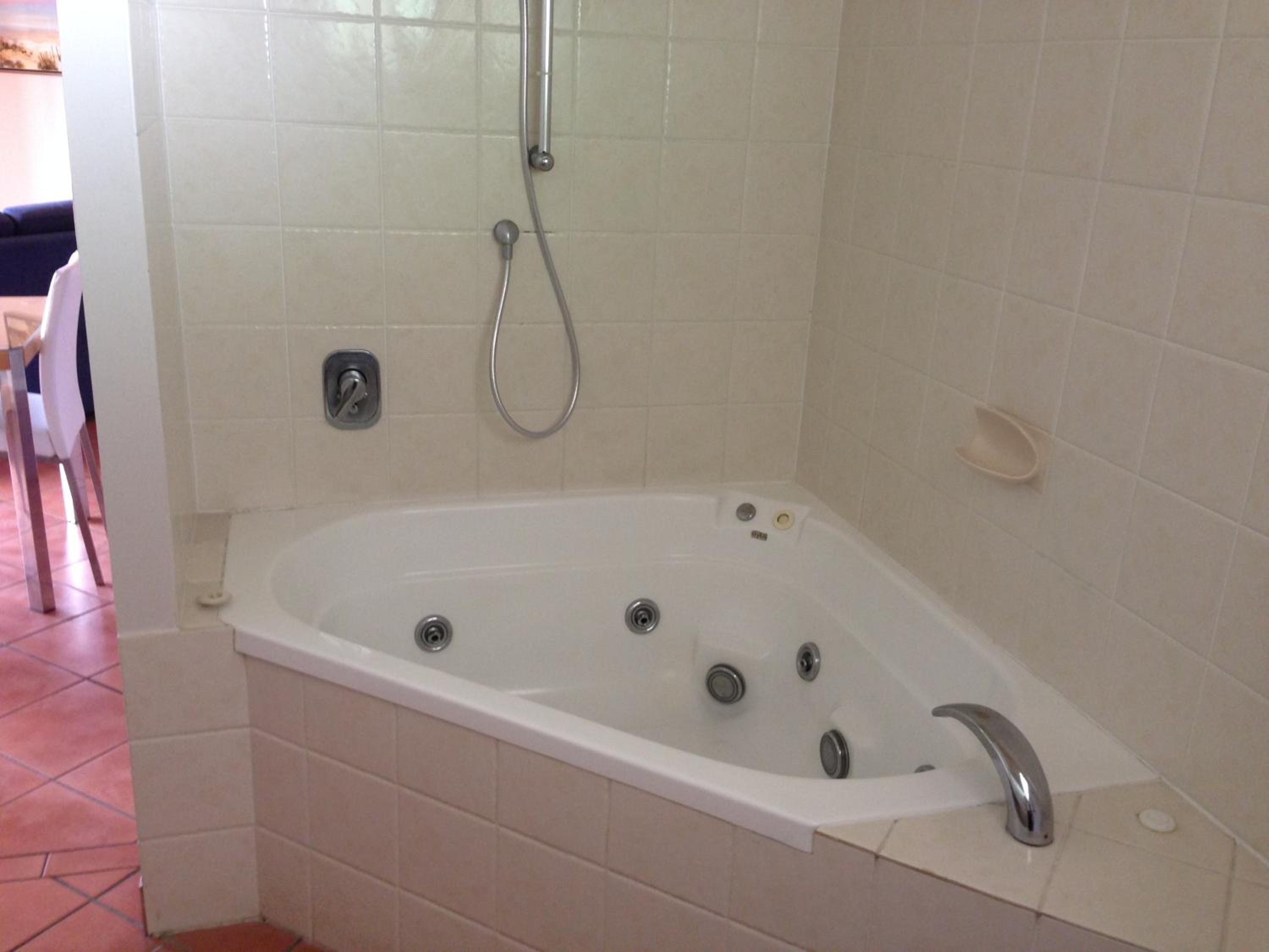Spa, Studio, Suite, Marina View, Top Floor, at Boathaven Bay Holiday Apartments 7/8