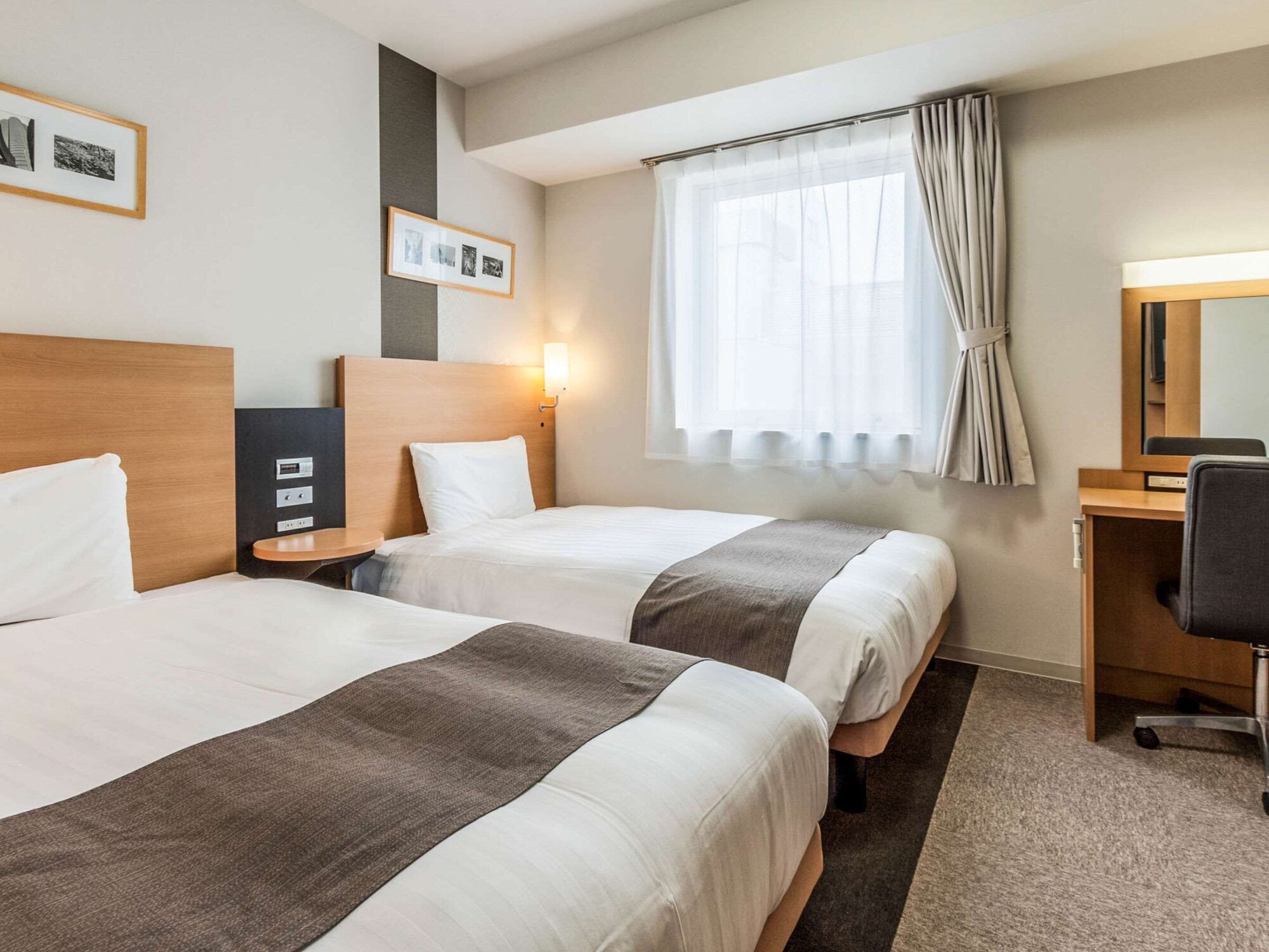 ROOM, TWIN BEDS
