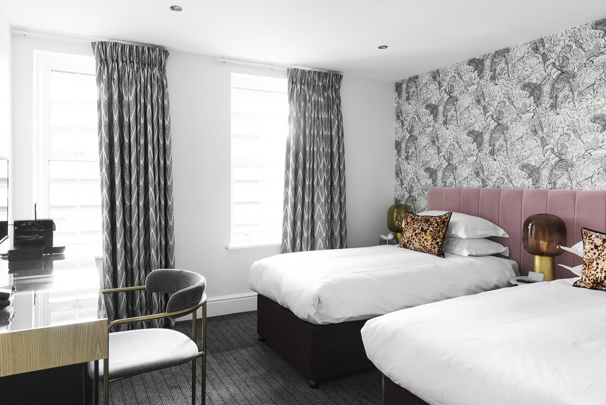 SUPERIOR, 2 DOUBLE BEDS