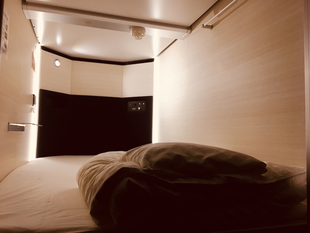 Capsule, Female Only, Single Bed