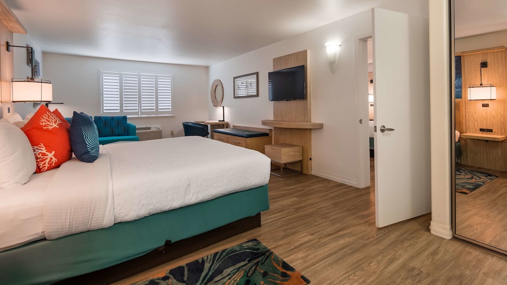 Best Western Plus Capitola By the Sea Inn Suites 22/55