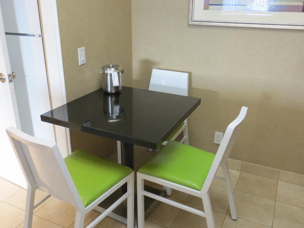 7 Springs Inn Suites 46/60