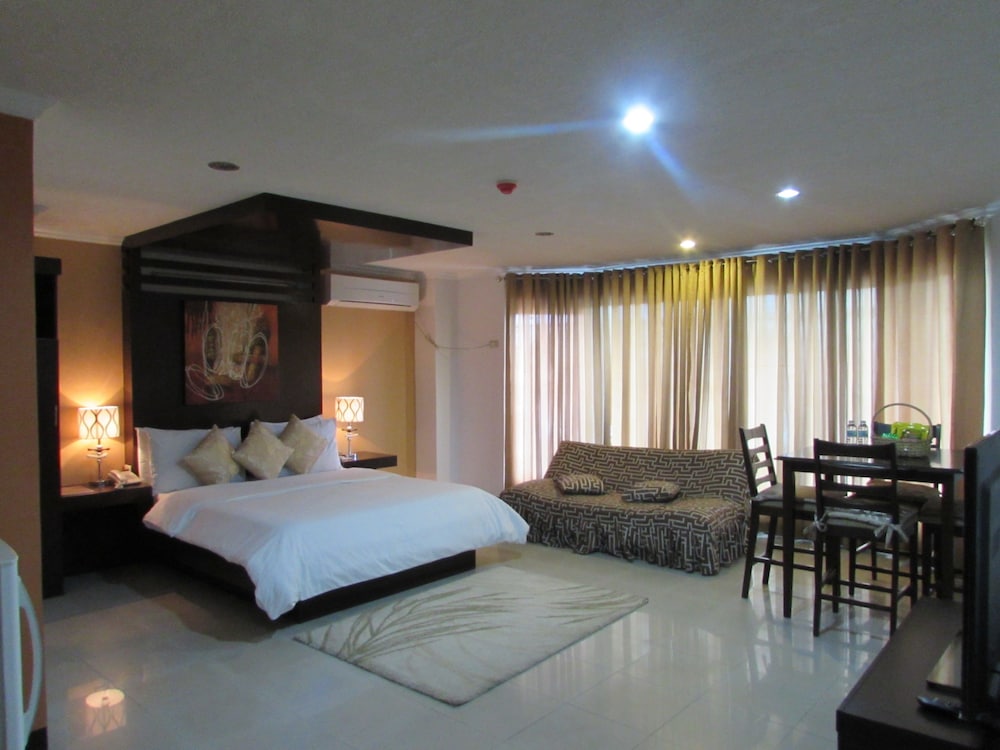 Oyster Plaza Hotel 12/37