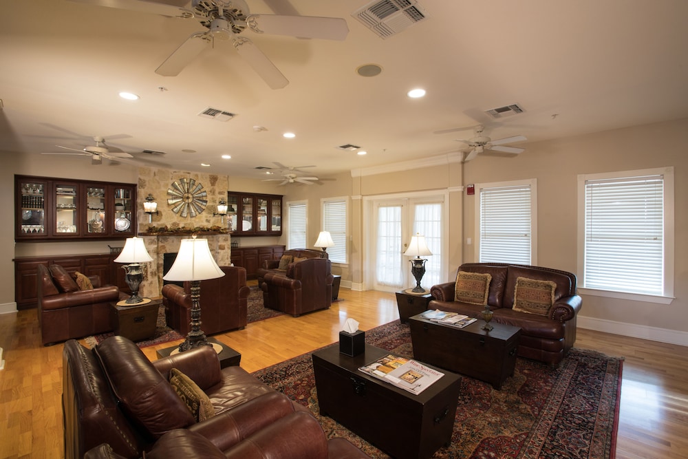 Gruene River Hotel & Retreat 25/50