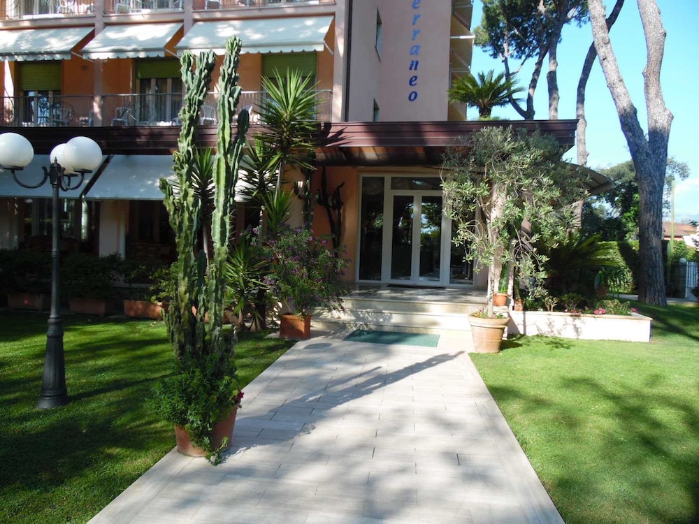 HOTEL MEDITERRANEO 27/28