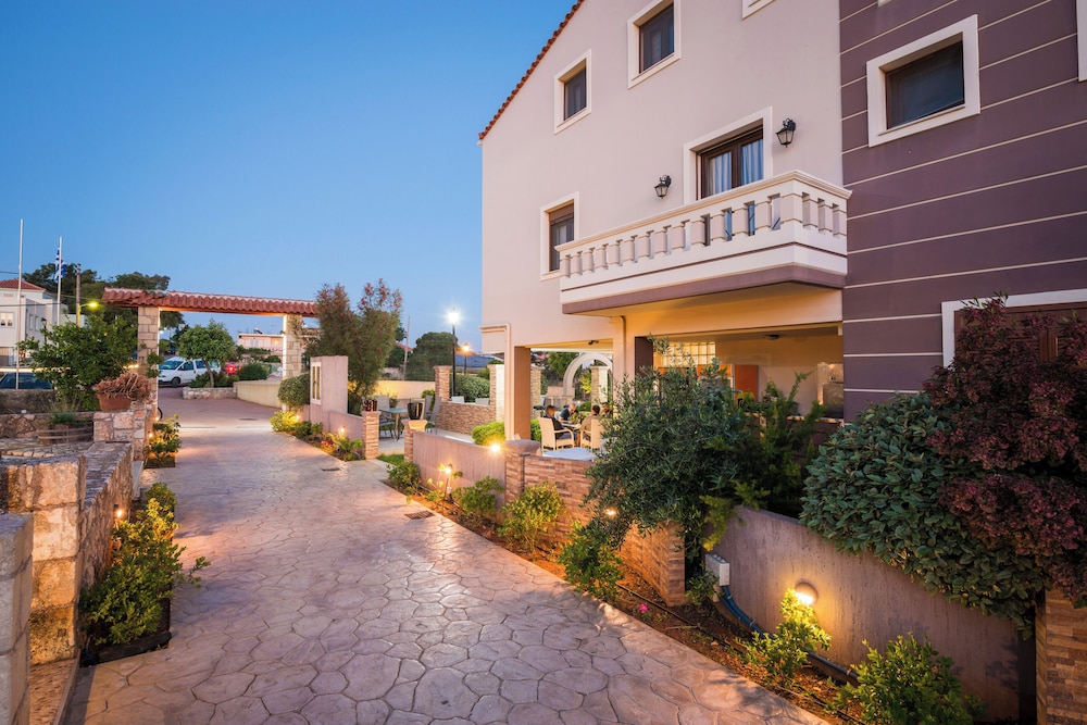 Areti Suites 46/50