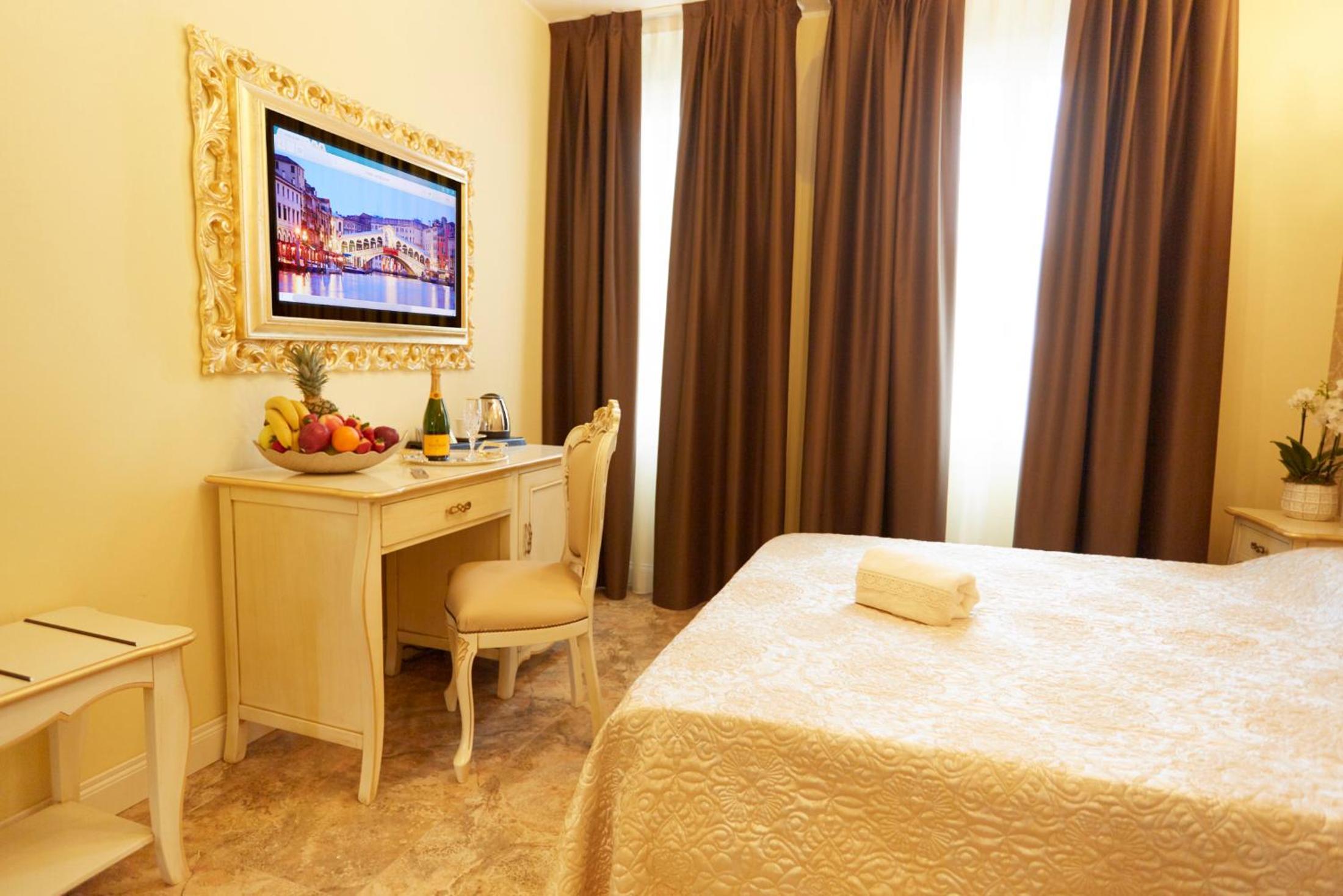 ROOM, SINGLE, DOUBLE BED