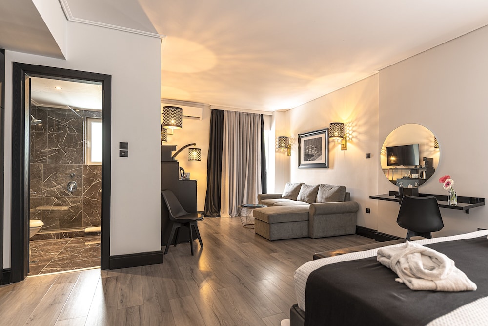 Athenian Riviera Hotel & Suites 62/72