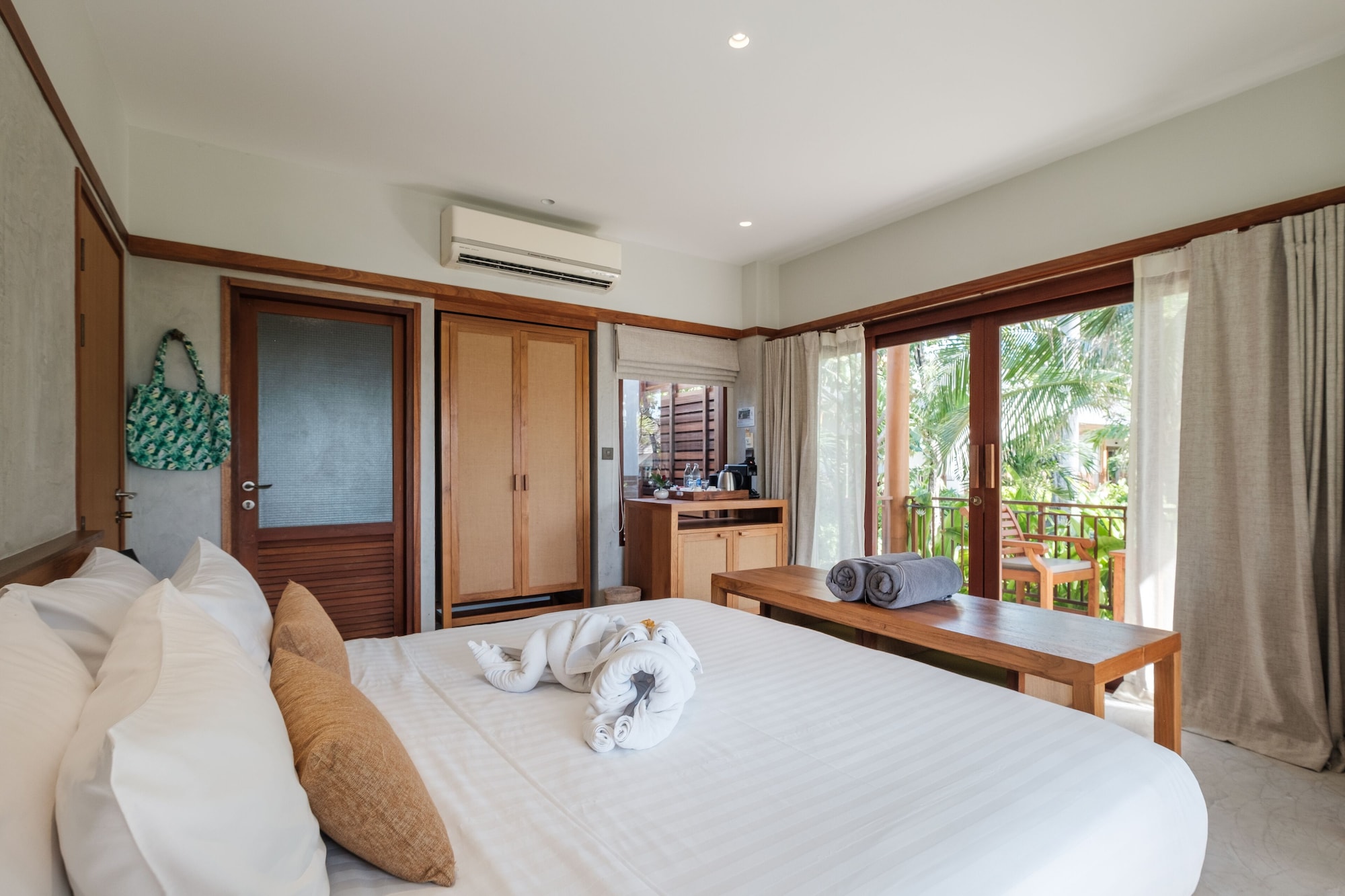 2 BEDROOMS, PREMIUM, SEA VIEW, ROOF DECK