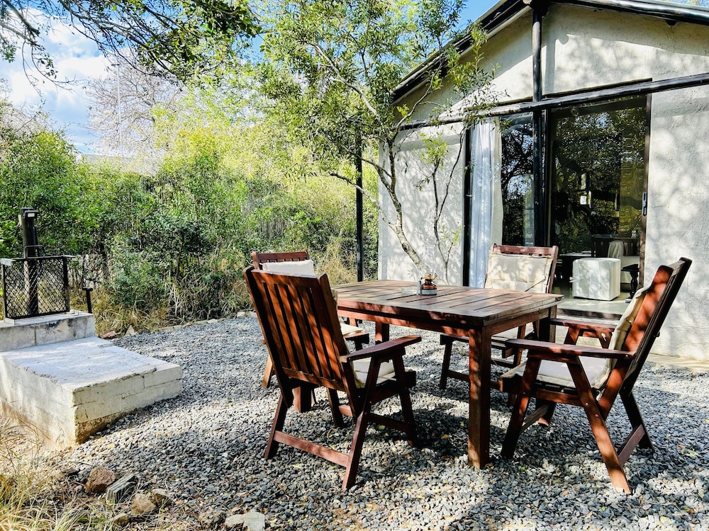 Leadwood Tree Safari Lodge 695 20/30