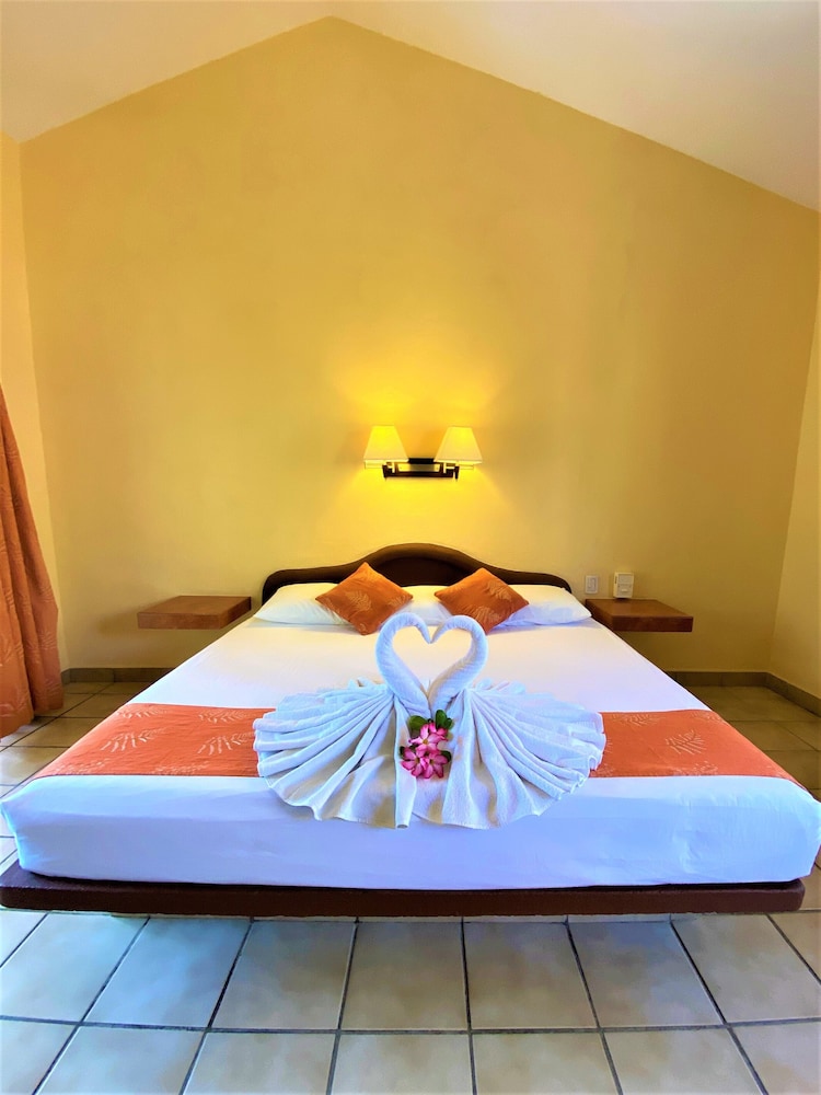 Hotel Lunasol 32/71
