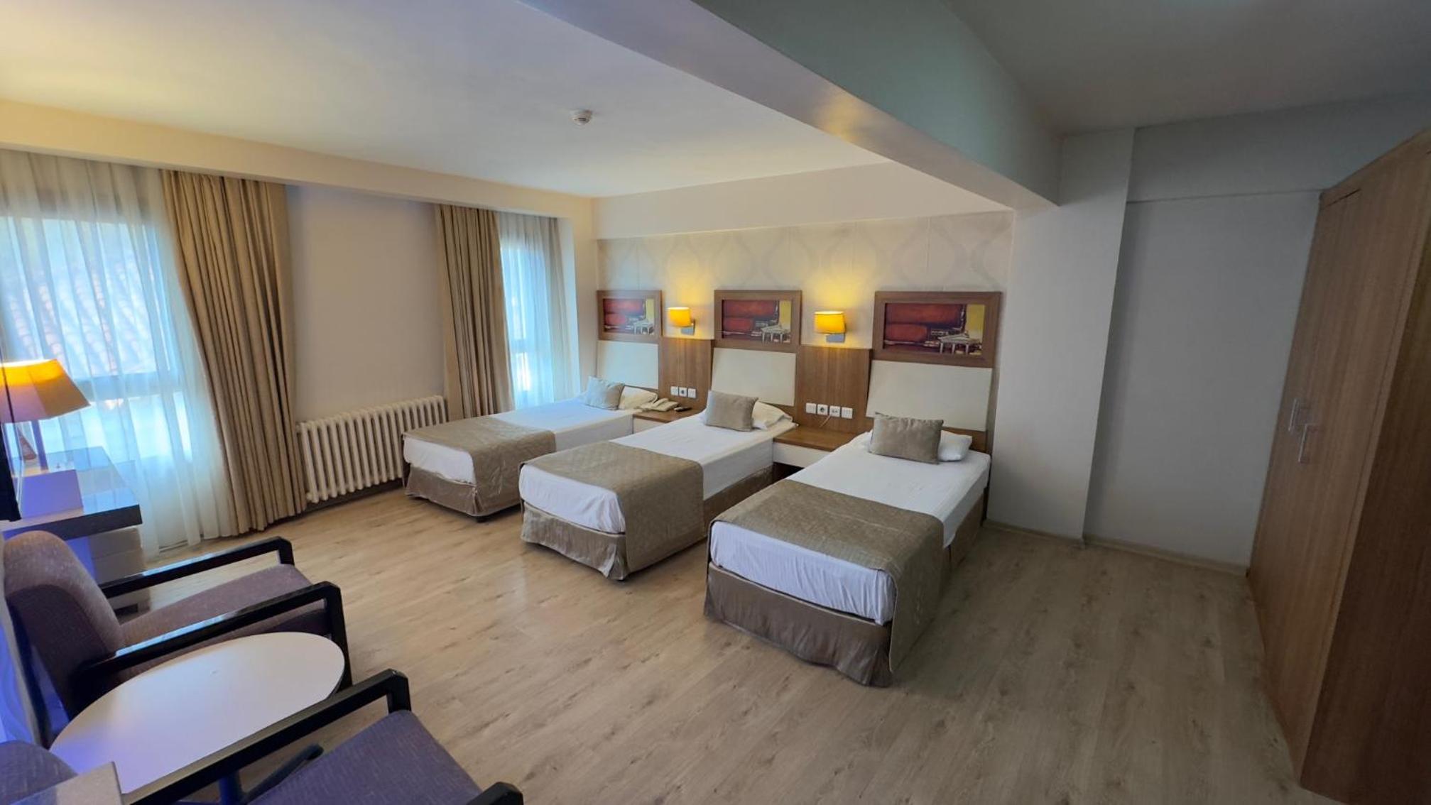 Room, Triple