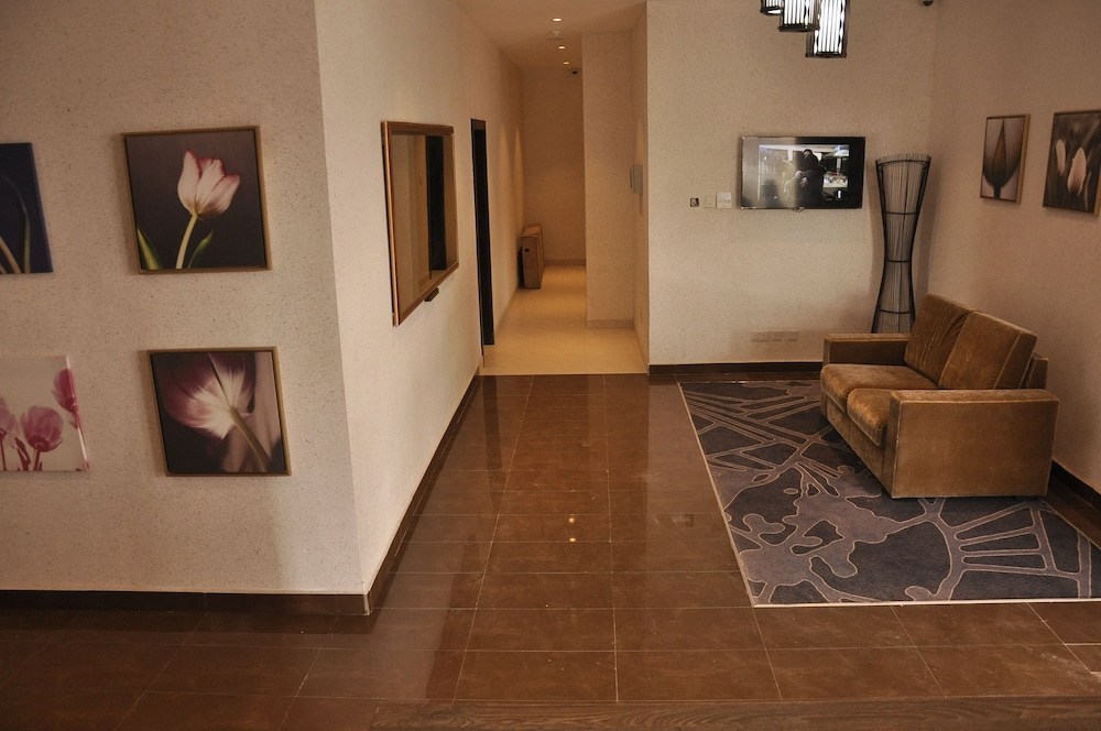Golden Tulip Oniru Suites 18/26