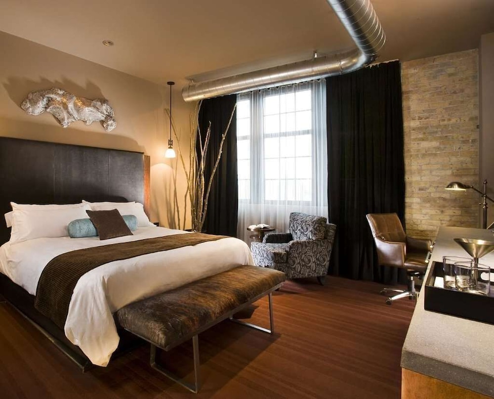 The Iron Horse Hotel 24/78