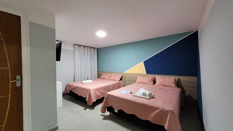 Room, Quadruple